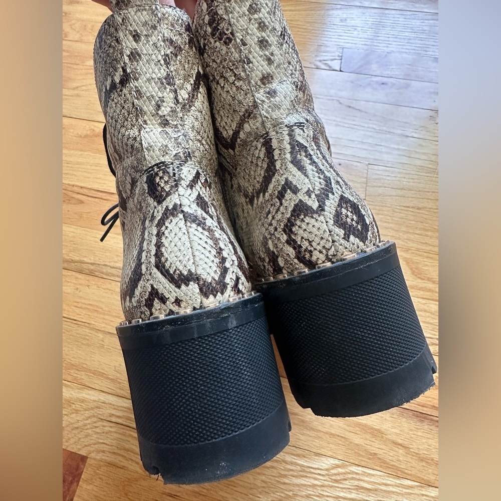 Vince Camuto VC Mecale Leather Python Snake Print Platform Combat Boots Size 7 - Picture 5 of 6